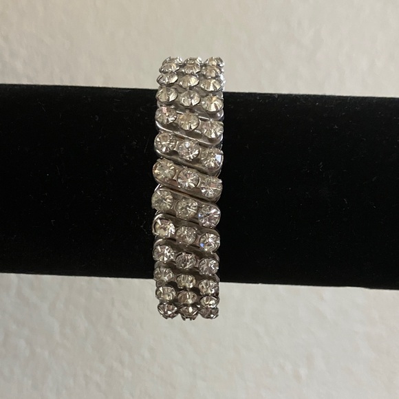 Sparkling‎ Silver Rhinestone Stretch Bracelet - Picture 2 of 4
